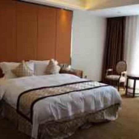 Auspicious Hotel Zhuhai Exterior photo